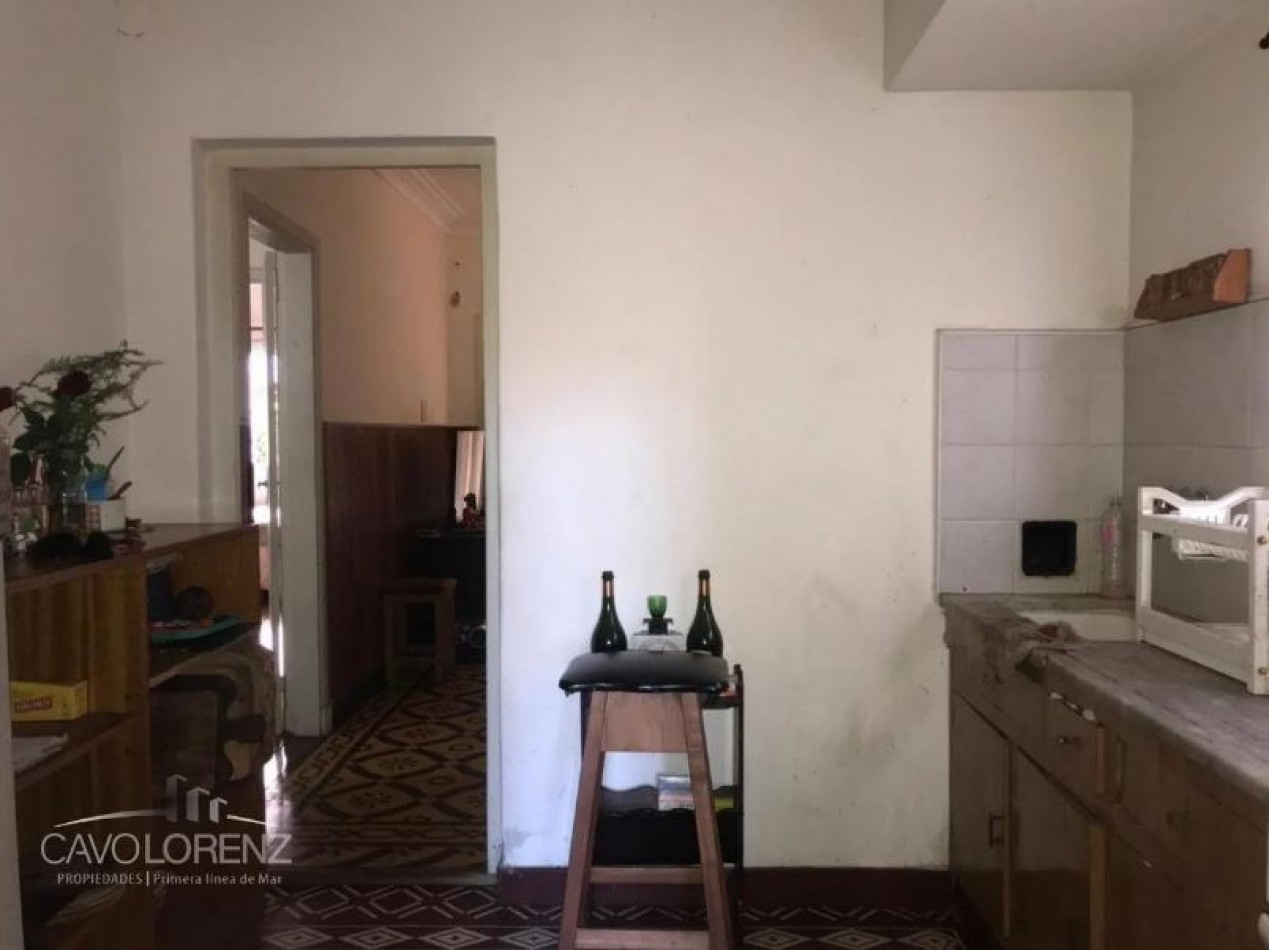 Barrio Las Avenidas -Rafael Del Riego Y Magallanes. Chalet 4 Ambientes con garaje 