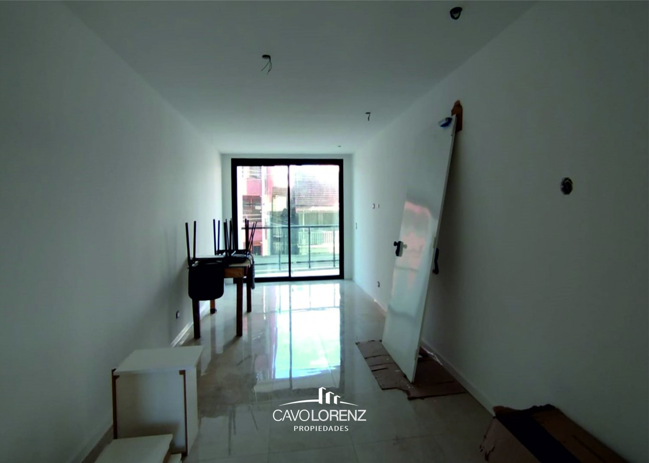 Arenales y Castelli. THAMES VIII- 2 AMB. A LA CALLE CON BAULERA - A Terminar