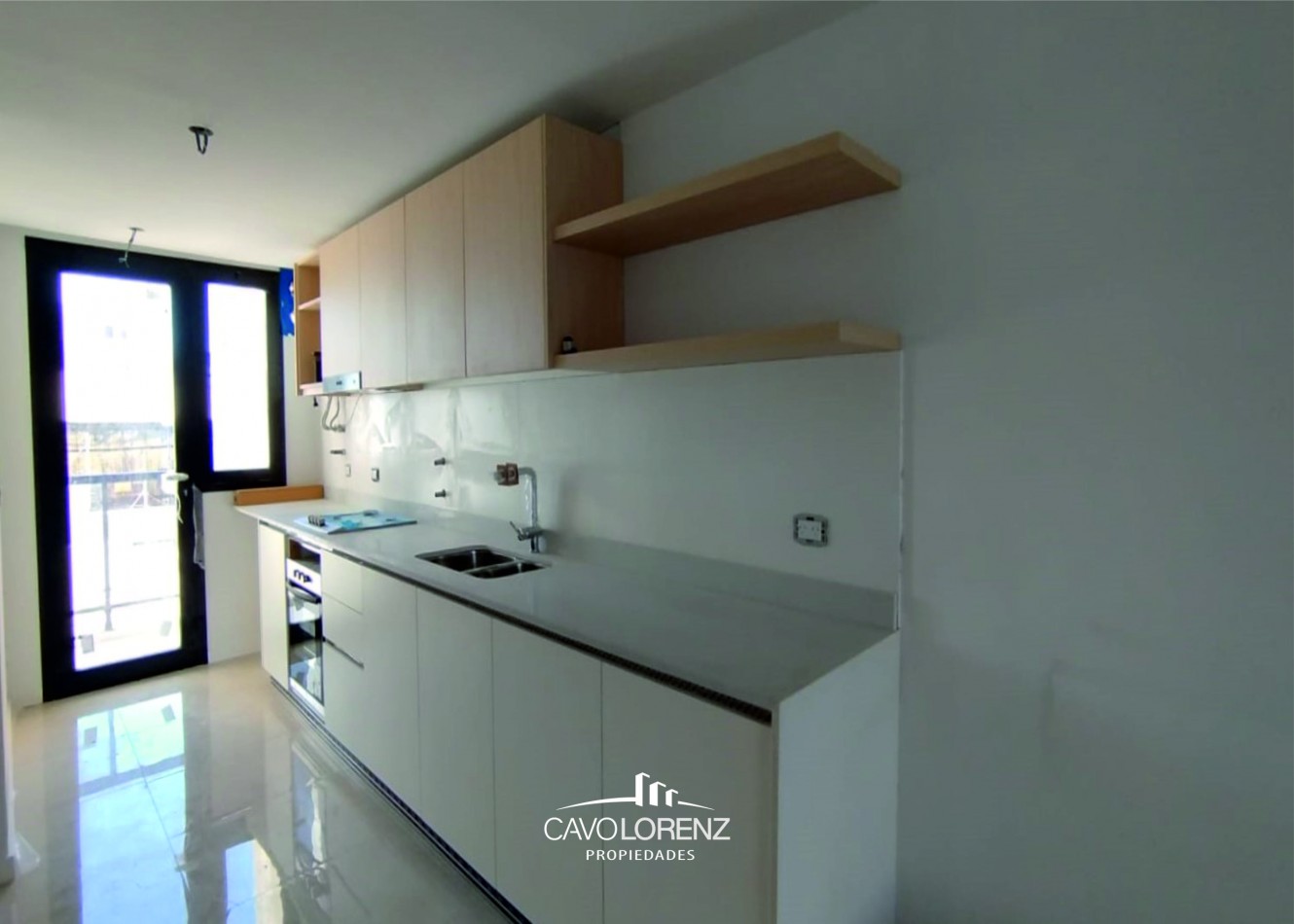 Arenales y Castelli. THAMES VIII- 2 AMB. A LA CALLE CON BAULERA - A Terminar