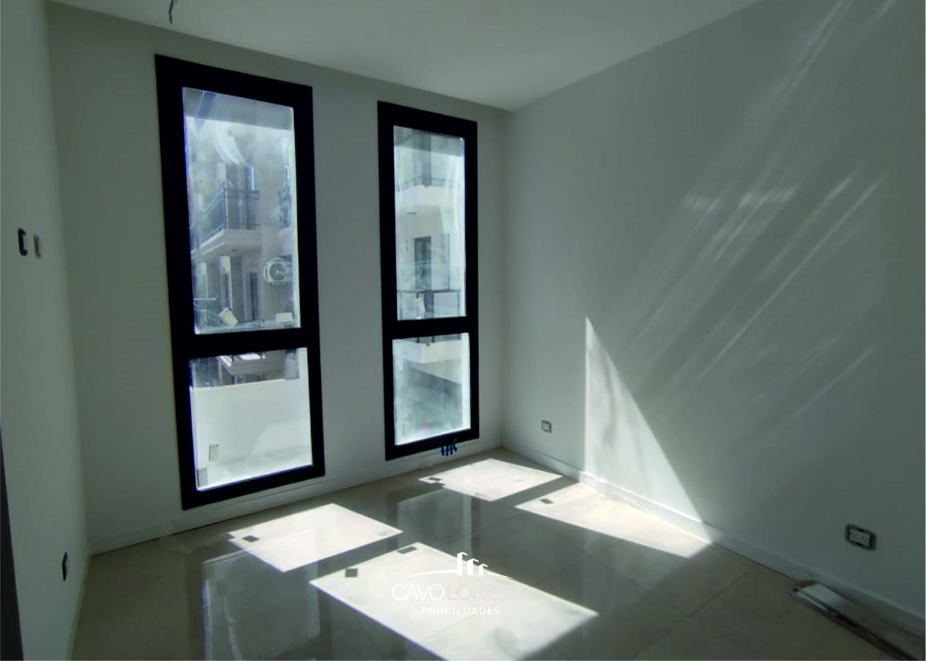 Arenales y Castelli. THAMES VIII- 2 AMB. A LA CALLE CON BAULERA - A Terminar