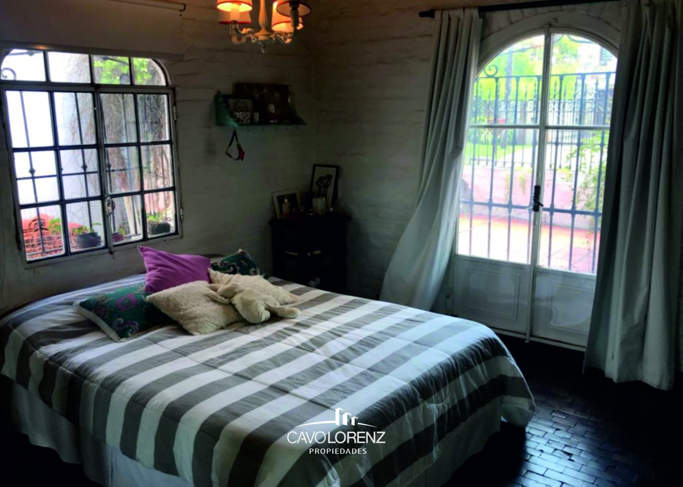 Parque Luro -Magnifico chalet de estilo de 4 ambientes con garaje y jardin