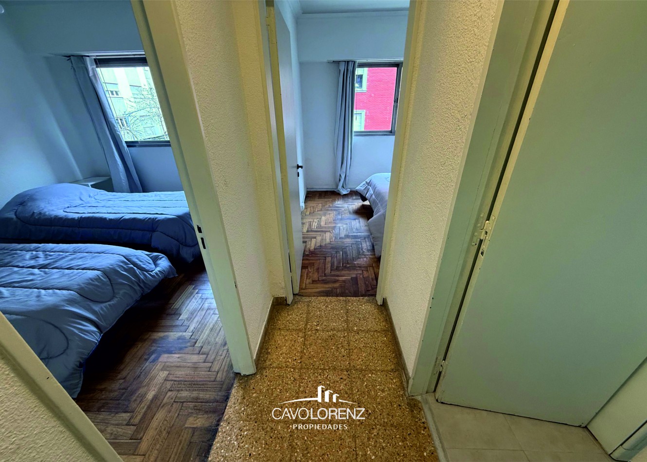 Corrientes 1781 - 3 ambientes a la calle con balcon saliente todo externo