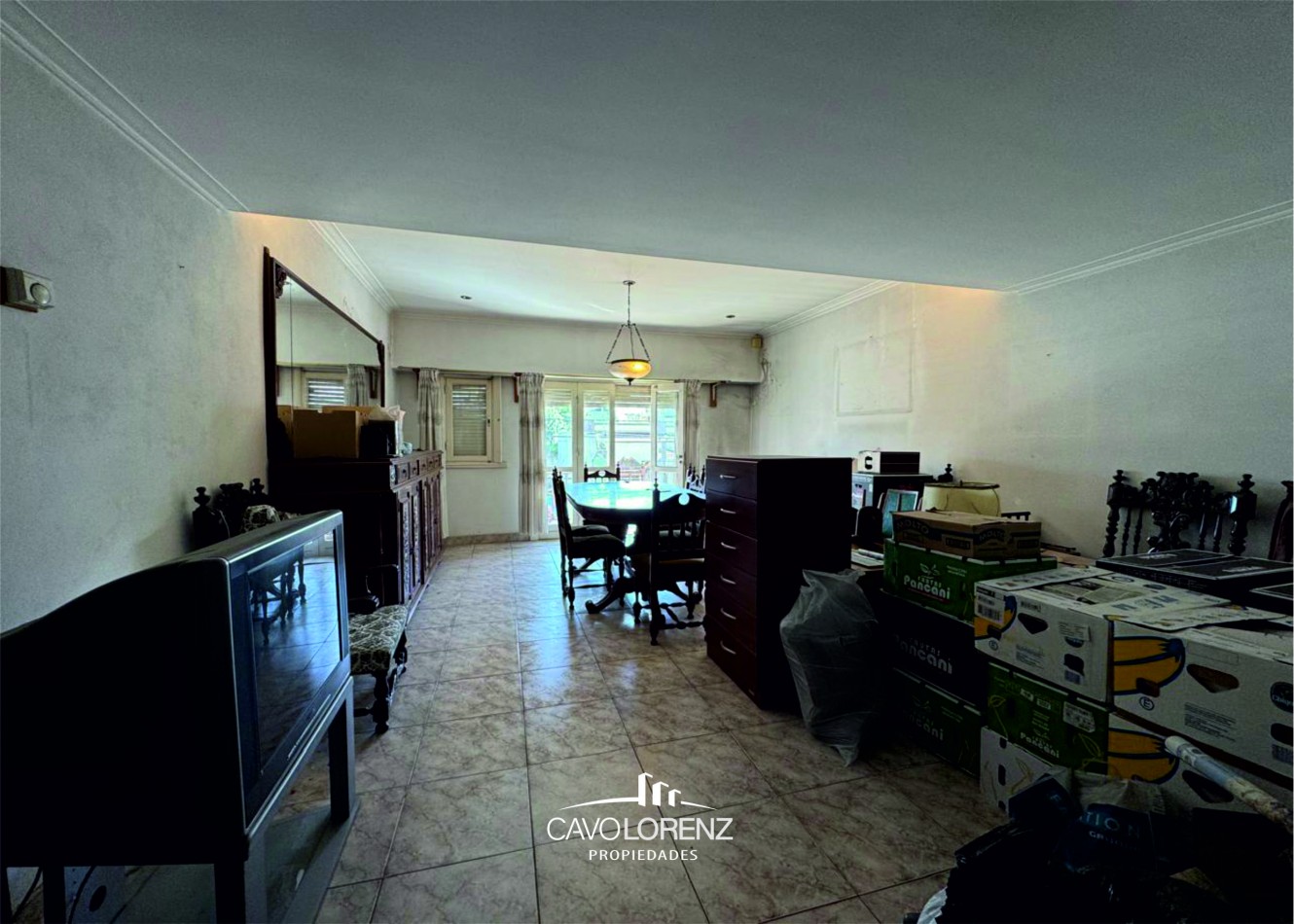 Salta 1378 - Chalet 4 amb. con cochera y espacio para tres autos - Original