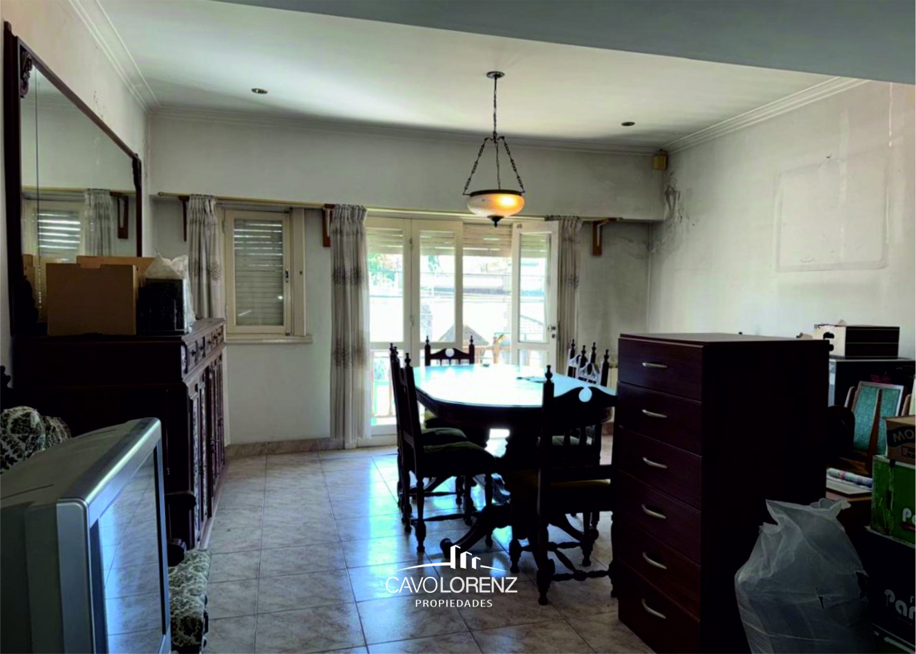 Salta 1378 - Chalet 4 amb. con cochera y espacio para tres autos - Original