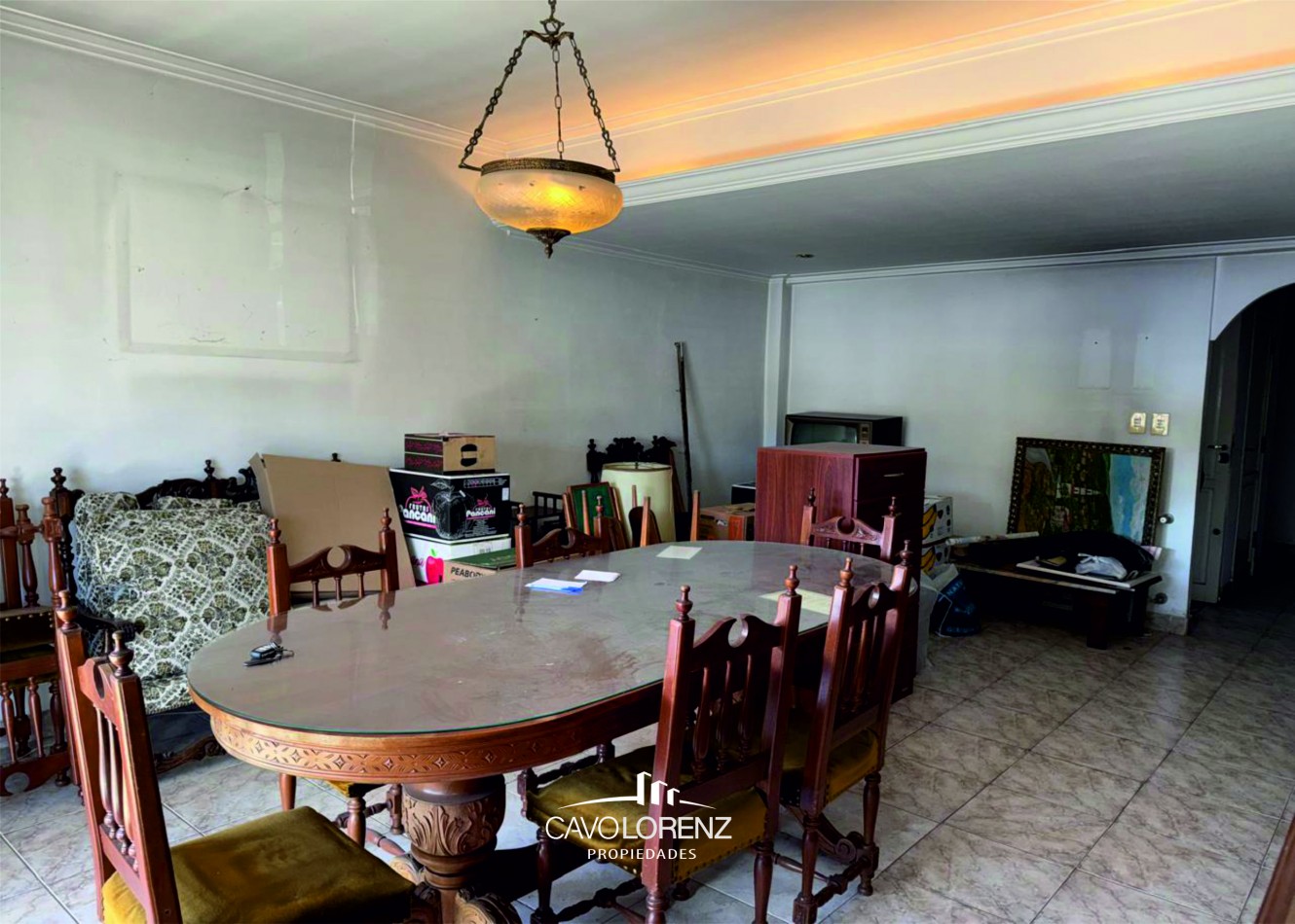 Salta 1378 - Chalet 4 amb. con cochera y espacio para tres autos - Original