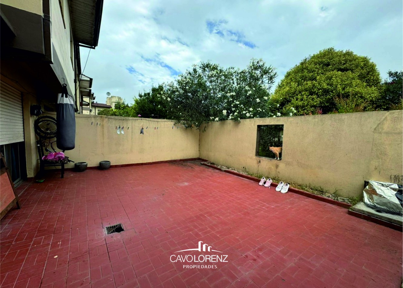 Moreno 9860-Chalet 3 ambientes con entrada de auto, patio en muy buen estado