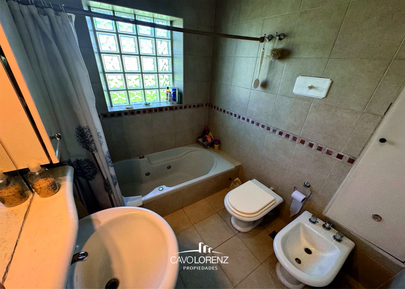 Coronel Vidal -Hermoso chalet 5 ambientes en excelente estado