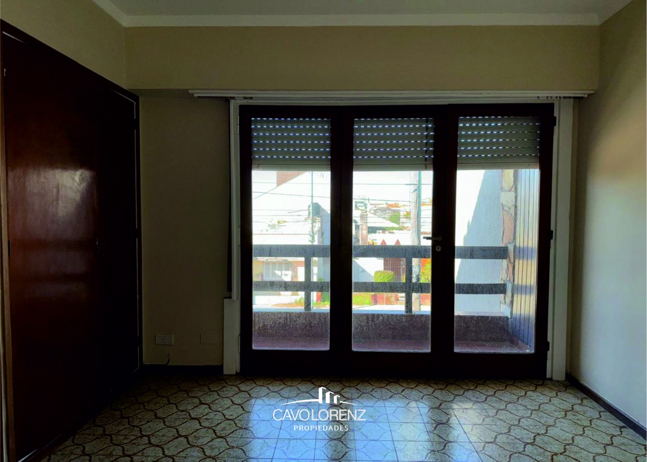 San Jose -Dorrego 3069 - Chalet 5 ambientes con garaje y terraza