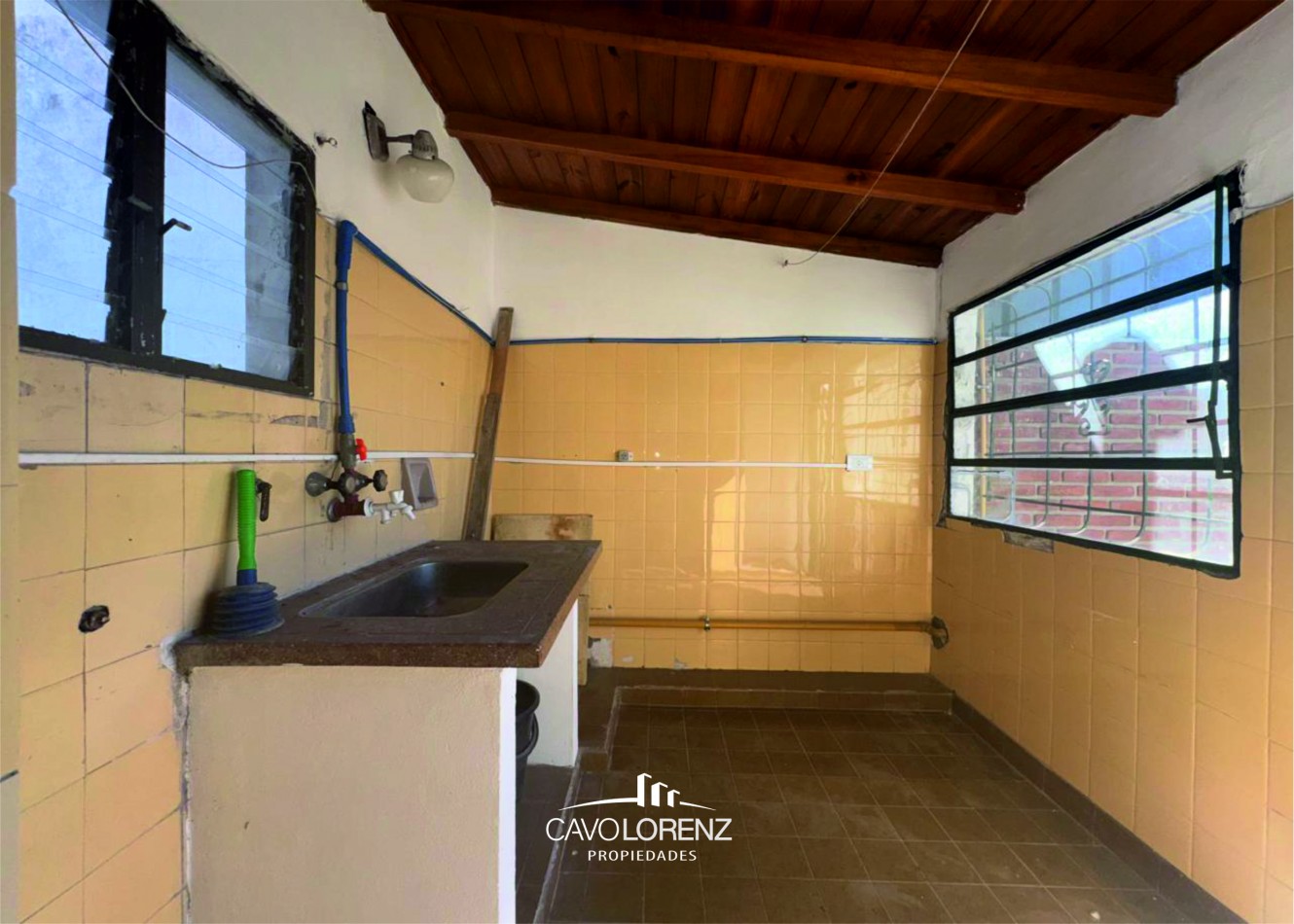 San Jose -Dorrego 3069 - Chalet 5 ambientes con garaje y terraza