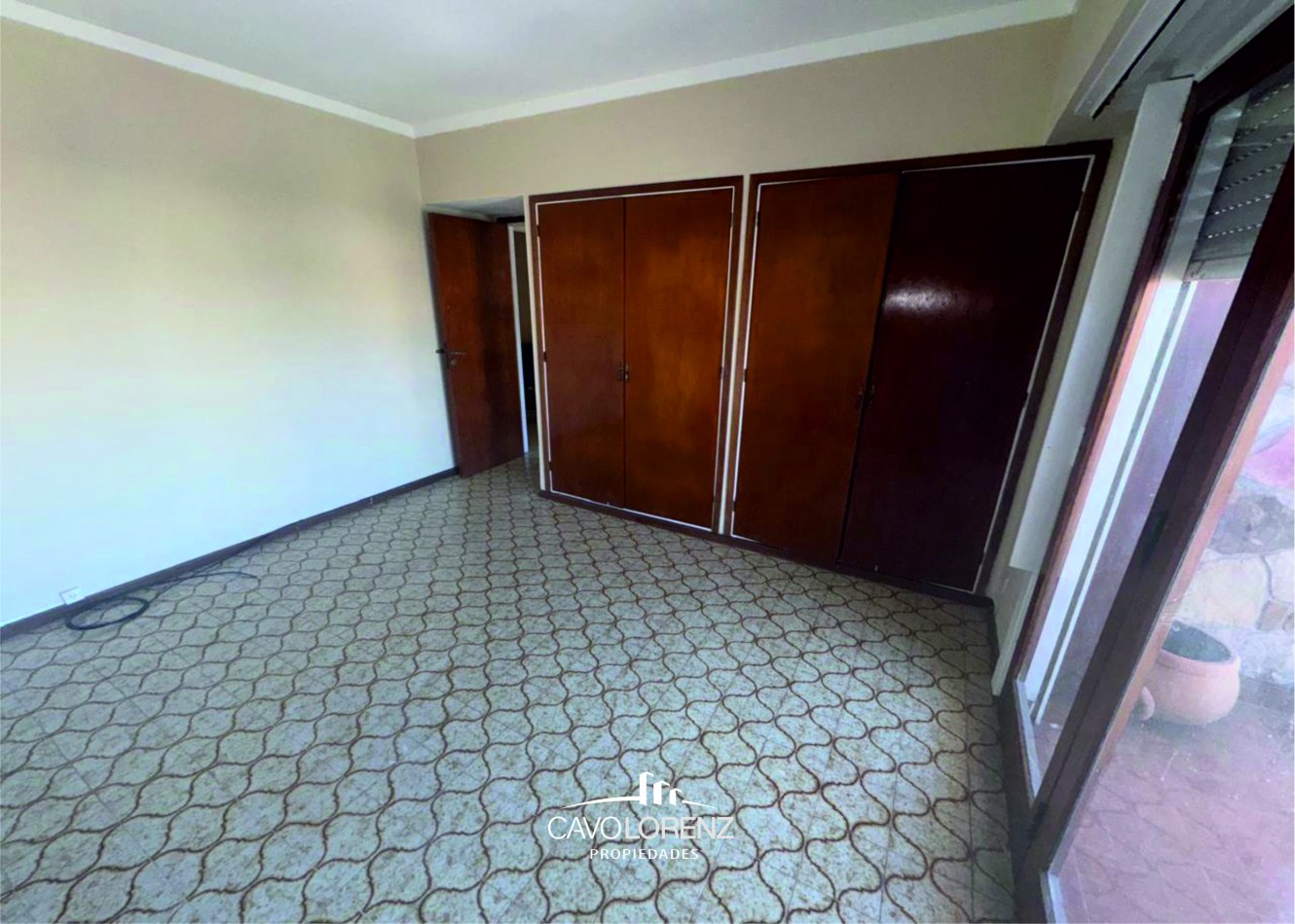 San Jose -Dorrego 3069 - Chalet 5 ambientes con garaje y terraza