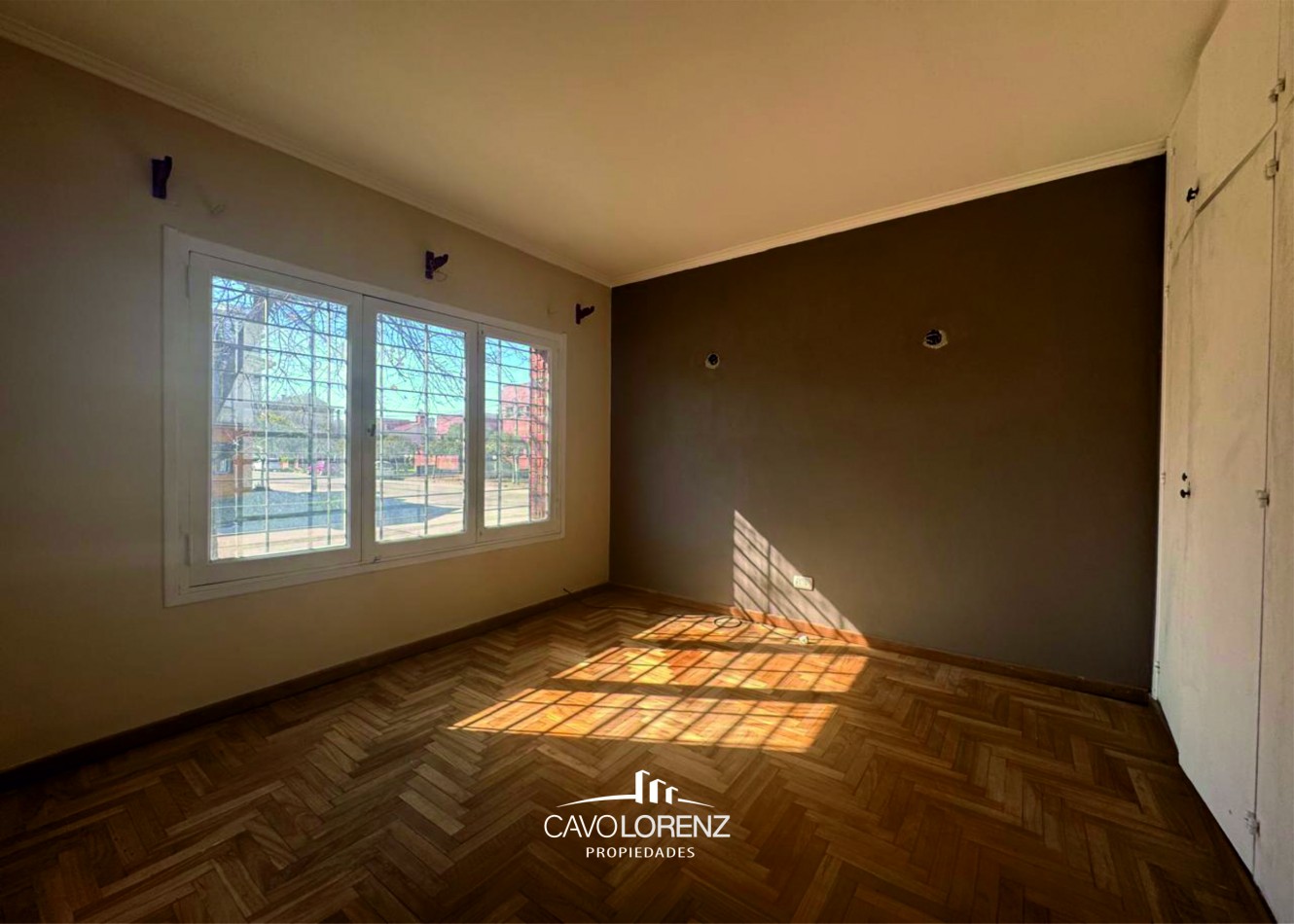 San Jose -Dorrego 3069 - Chalet 5 ambientes con garaje y terraza