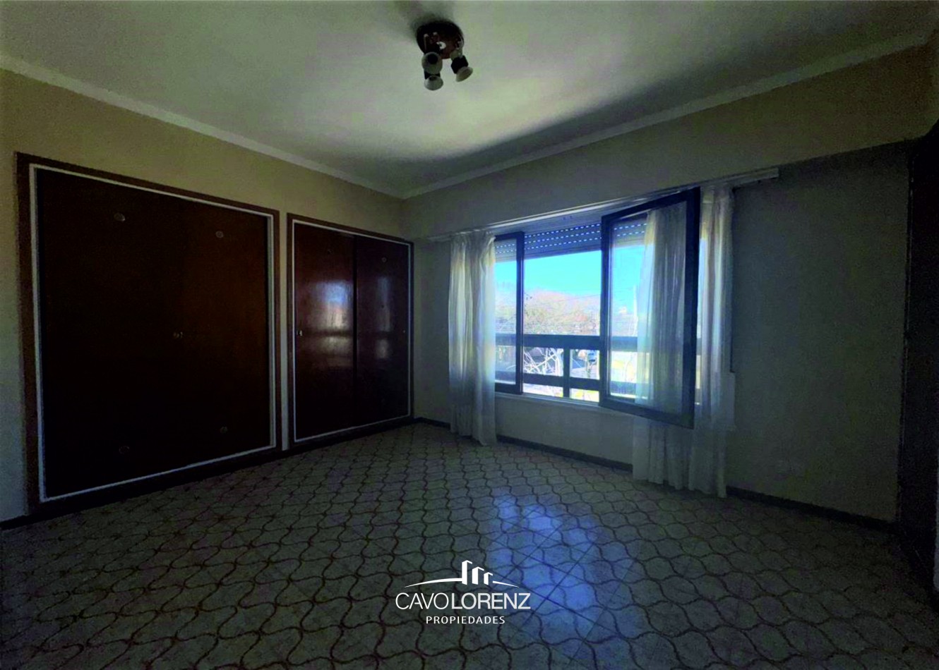 San Jose -Dorrego 3069 - Chalet 5 ambientes con garaje y terraza