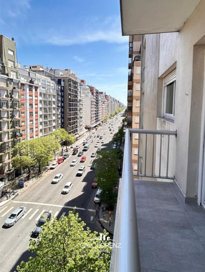 Lamadrid 2188 7° A - Magnifico 3 ambientes al frente con balcon, totalmente reciclado y amoblado
