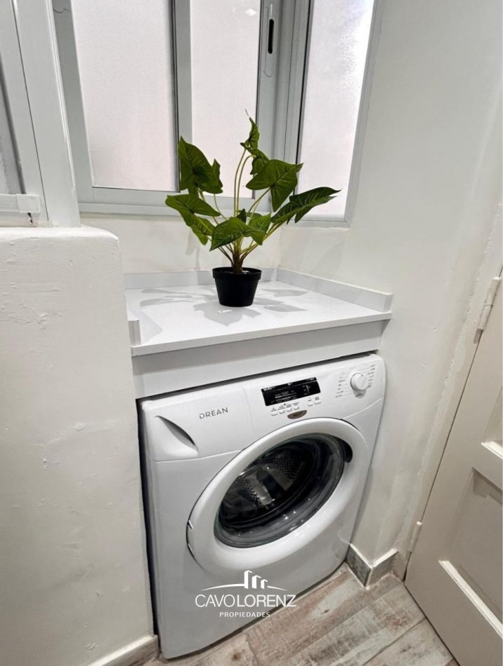 Santa Fe 1870 - Excelente  Dep. 2 ambientes con dependencia, al frente con balcon - con opcion cochera fija