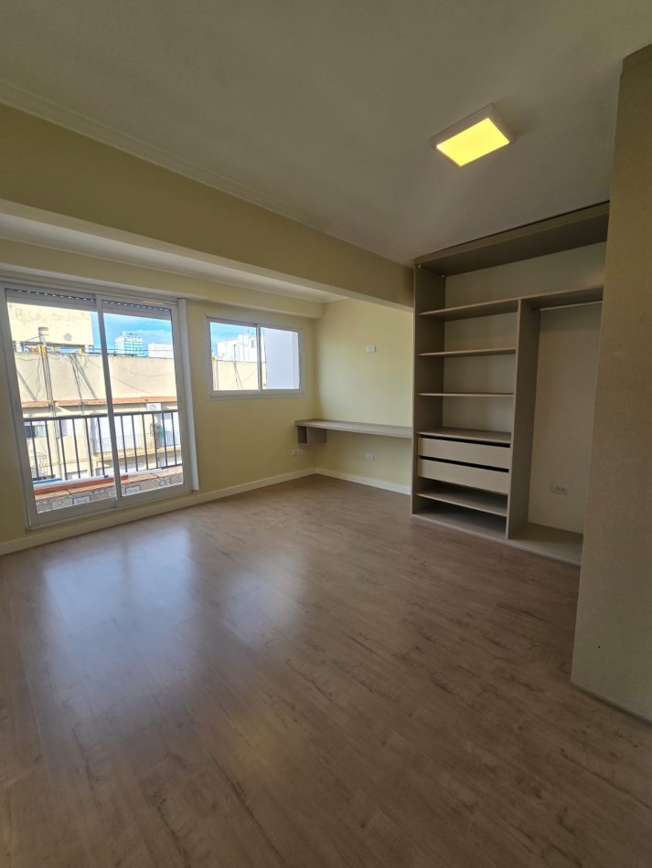 Belgrano 2350 - Departamento 2 ambientes con balcon a la calle, reciclado