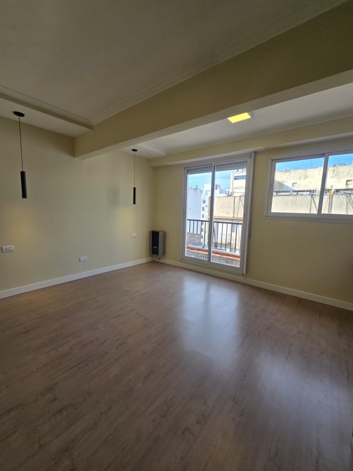 Belgrano 2350 - Departamento 2 ambientes con balcon a la calle, reciclado