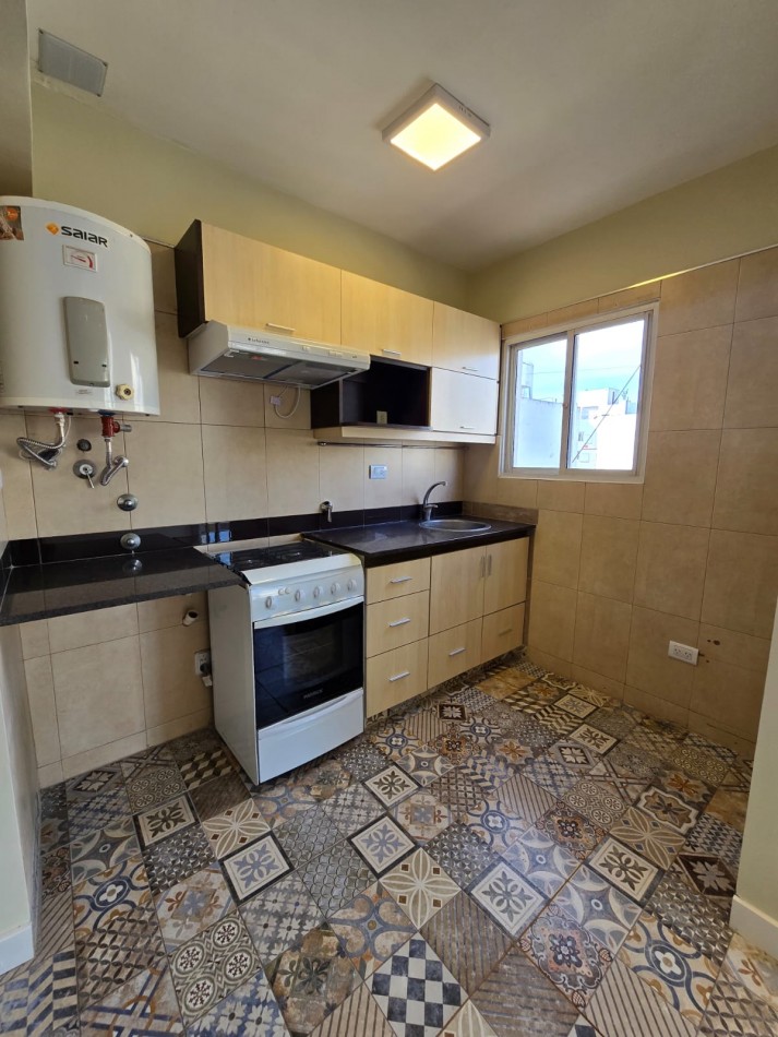 Belgrano 2350 - Departamento 2 ambientes con balcon a la calle, reciclado