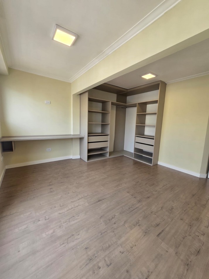 Belgrano 2350 - Departamento 2 ambientes con balcon a la calle, reciclado