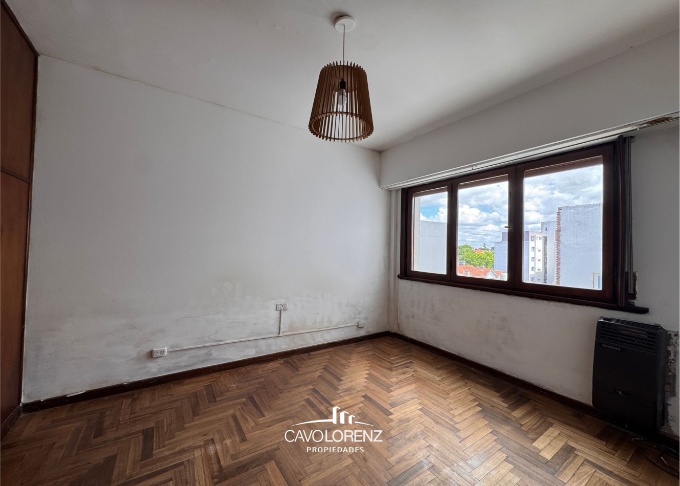 Tucuman 3340- Dep. 3 ambientes con cochera frente a plaza Guemes