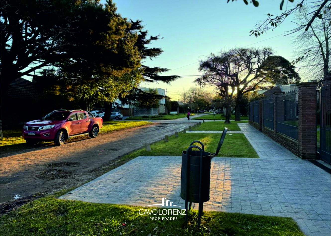 Sagastizabal 5769- Hermoso lote parquizado con pequeña construccion 