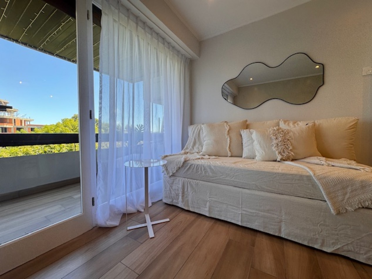 Playa Grande -Saavedra 279 - Alquiler temporario-Exclusivo Dpto 2 Amb.c/Cochera y balcon  a la calle  - SOLO P/ADULTOS