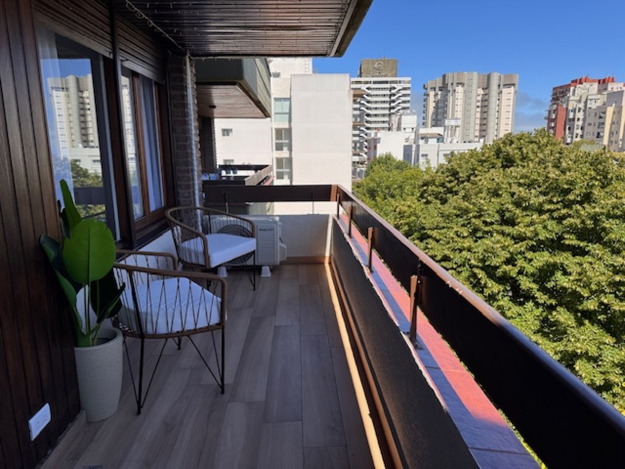 Playa Grande -Saavedra 279 - Alquiler temporario-Exclusivo Dpto 2 Amb.c/Cochera y balcon  a la calle  - SOLO P/ADULTOS