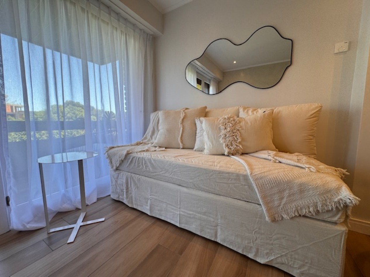 Playa Grande -Saavedra 279 - Alquiler temporario-Exclusivo Dpto 2 Amb.c/Cochera y balcon  a la calle  - SOLO P/ADULTOS