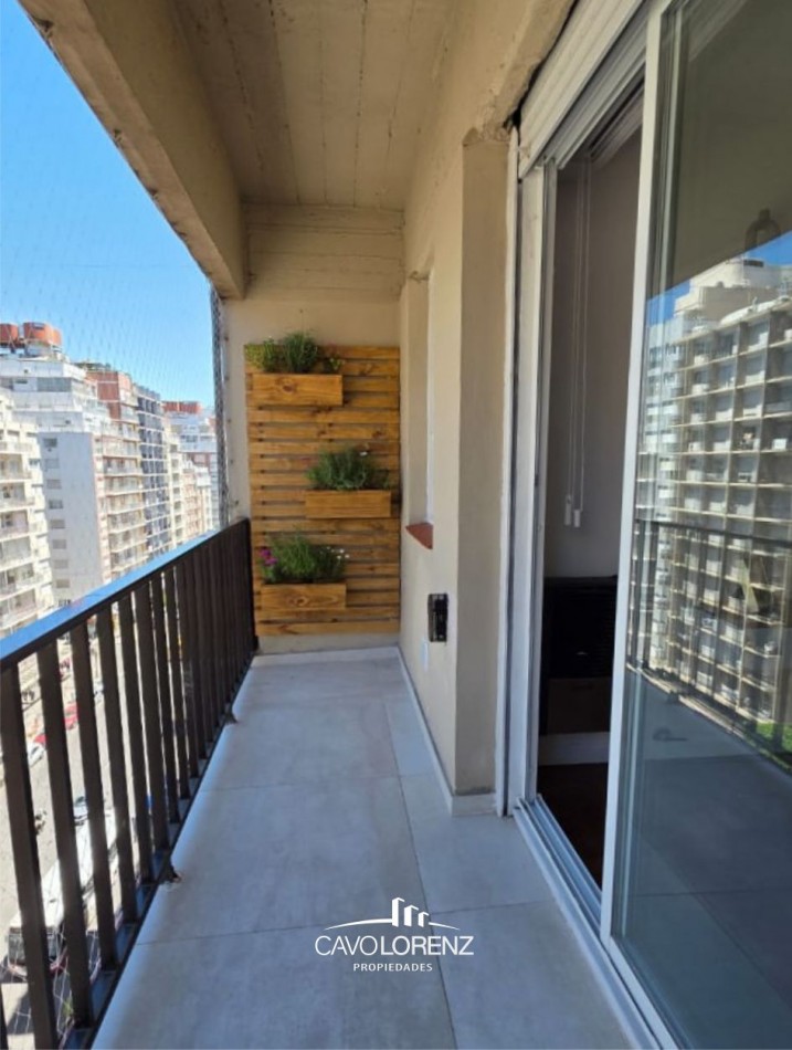 Excelente Departamento 2 Ambientes al frente con balcon - Completamente recicaldo