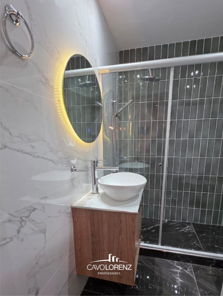 Excelente Departamento 2 Ambientes al frente con balcon - Completamente recicaldo