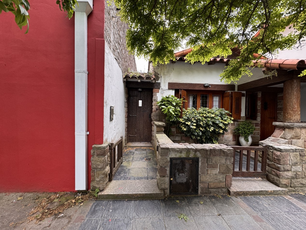 Alquiler PH - Rawson 3065 - Tres ambientes con patio