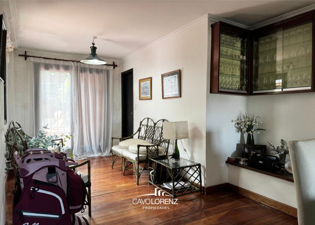 Excelente chalet 5 ambientes, con garaje, jardin y piscina