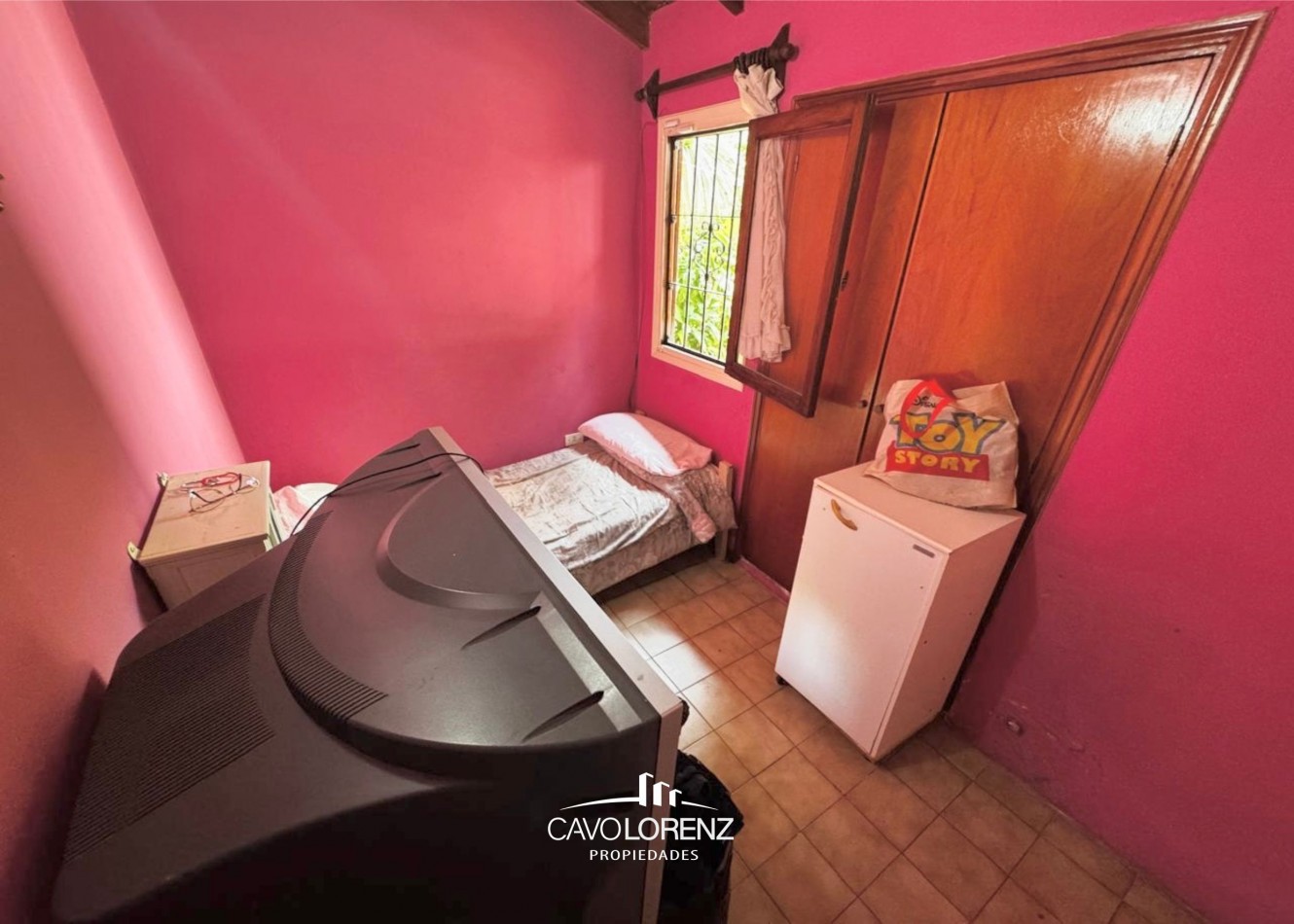 Excelente chalet 5 ambientes, con garaje, jardin y piscina