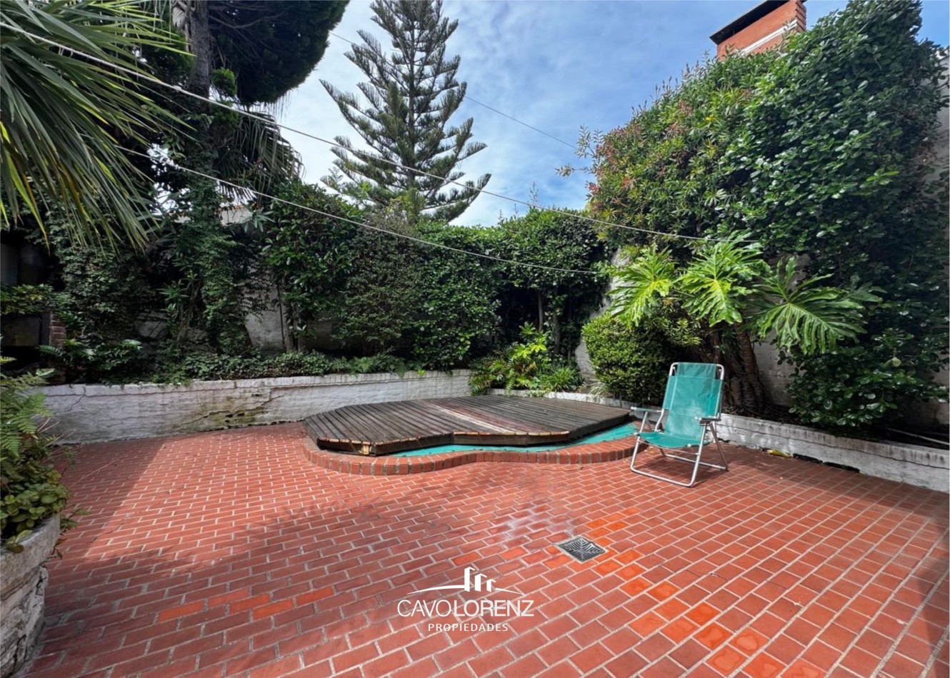 Excelente chalet 5 ambientes, con garaje, jardin y piscina