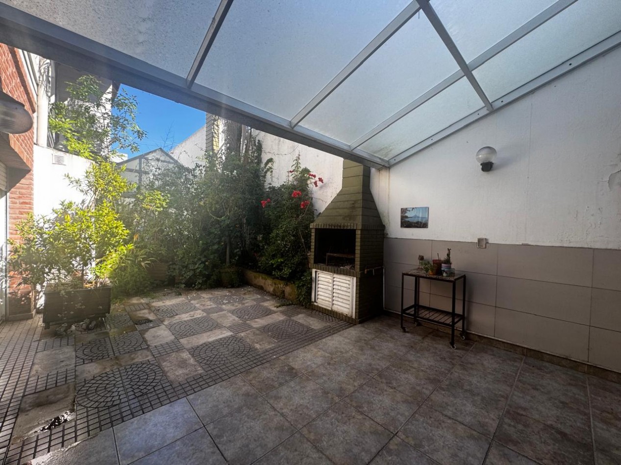 Alquiler - Alvarado 1983 - Alquiler de chalet de 3 ambientes con garaje para 2 dos autos y parrilla