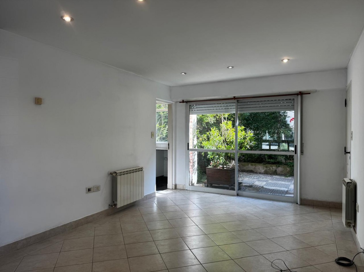 Alquiler - Alvarado 1983 - Alquiler de chalet de 3 ambientes con garaje para 2 dos autos y parrilla