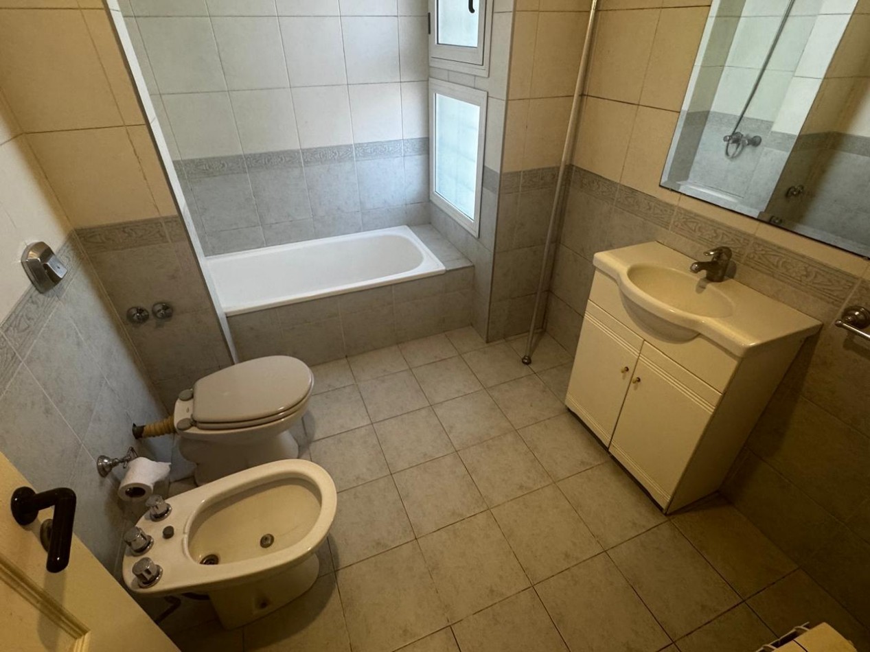 Alquiler - Alvarado 1983 - Alquiler de chalet de 3 ambientes con garaje para 2 dos autos y parrilla