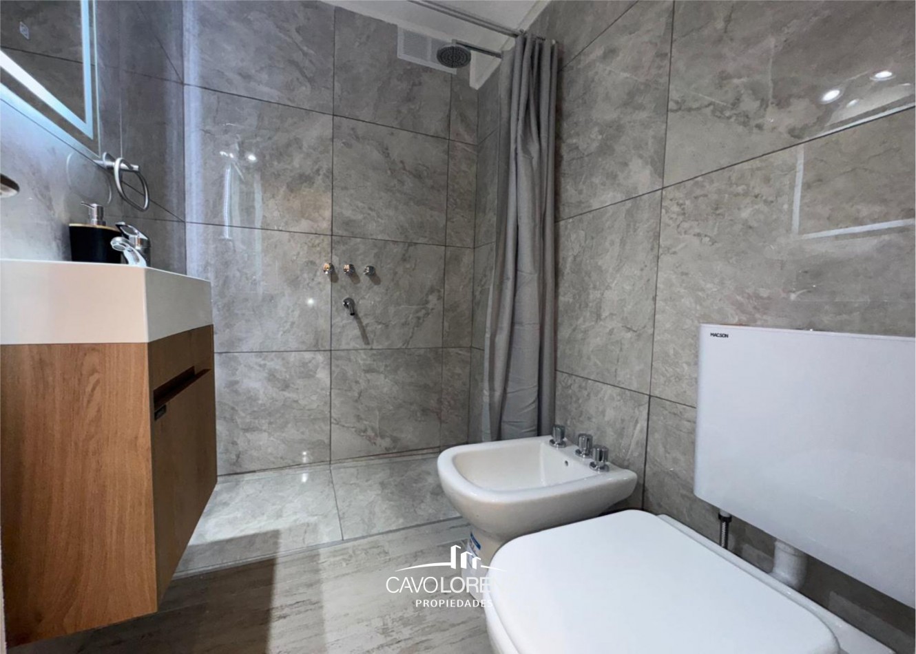 Falucho 1882 - Edificio Nijocali - Ambiente y medio desplazado, a la calle, totalmente reciclado