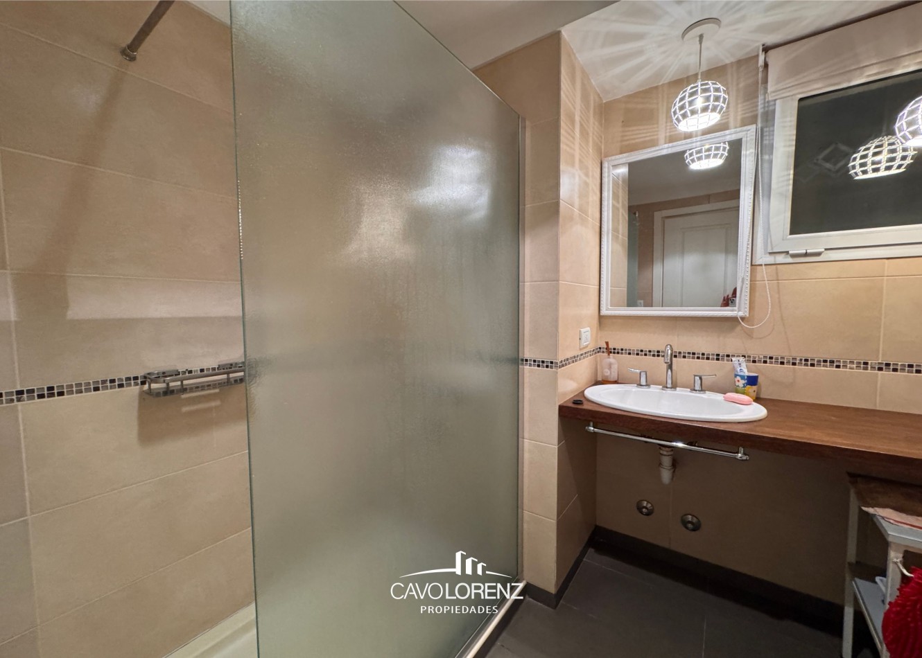 Gascon 651 - Magnifico tres ambientes con cochera descubierta y baulera