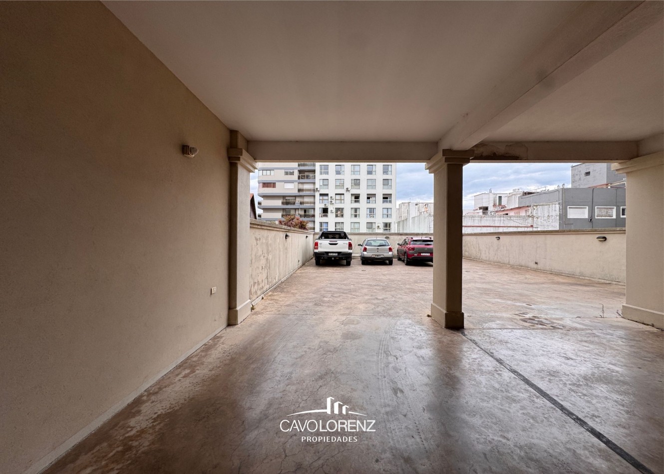 Gascon 651 - Magnifico tres ambientes con cochera descubierta y baulera