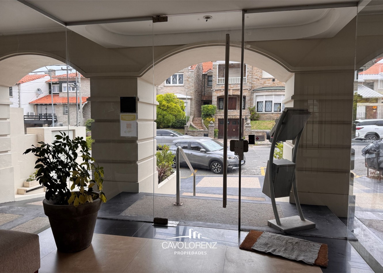 Gascon 651 - Magnifico tres ambientes con cochera descubierta y baulera