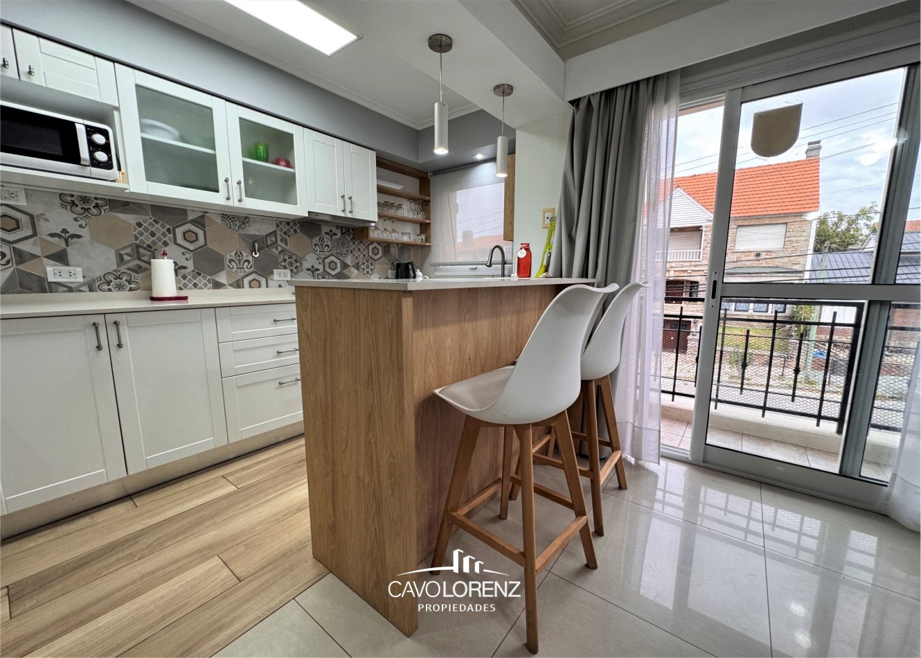 Gascon 651 - Magnifico tres ambientes con cochera descubierta y baulera