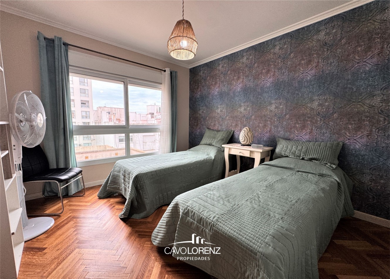 Gascon 651 - Magnifico tres ambientes con cochera descubierta y baulera