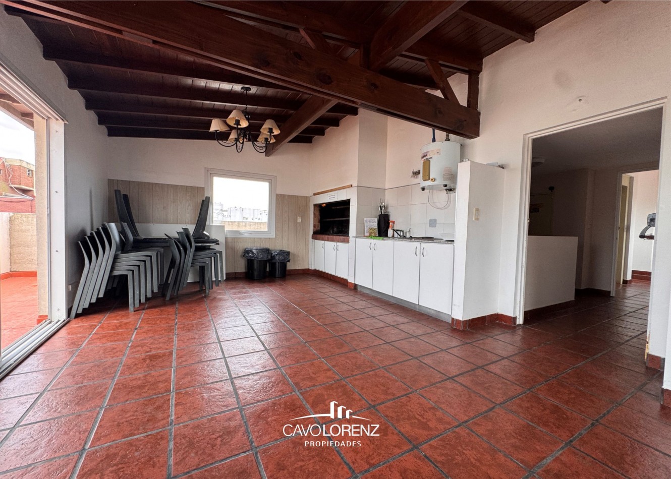 Gascon 651 - Magnifico tres ambientes con cochera descubierta y baulera