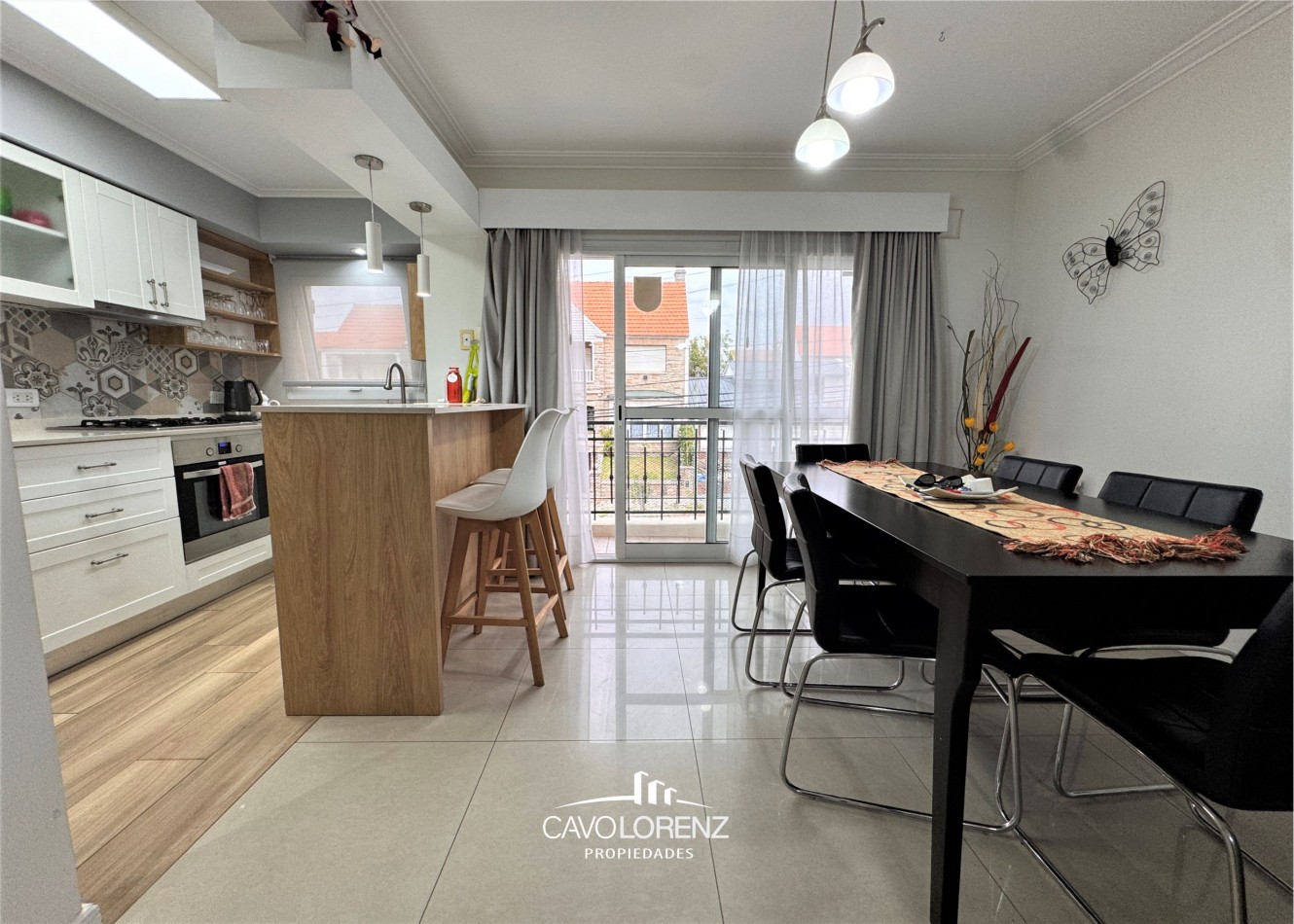 Gascon 651 - Magnifico tres ambientes con cochera descubierta y baulera