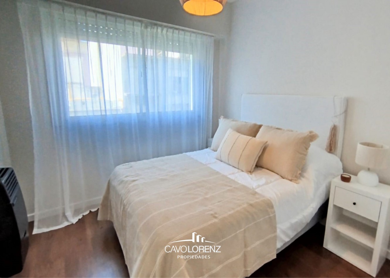 Corrientes 2341. 8°B - Departamento dos ambientes al frente con cochera - TODO RECICLADO