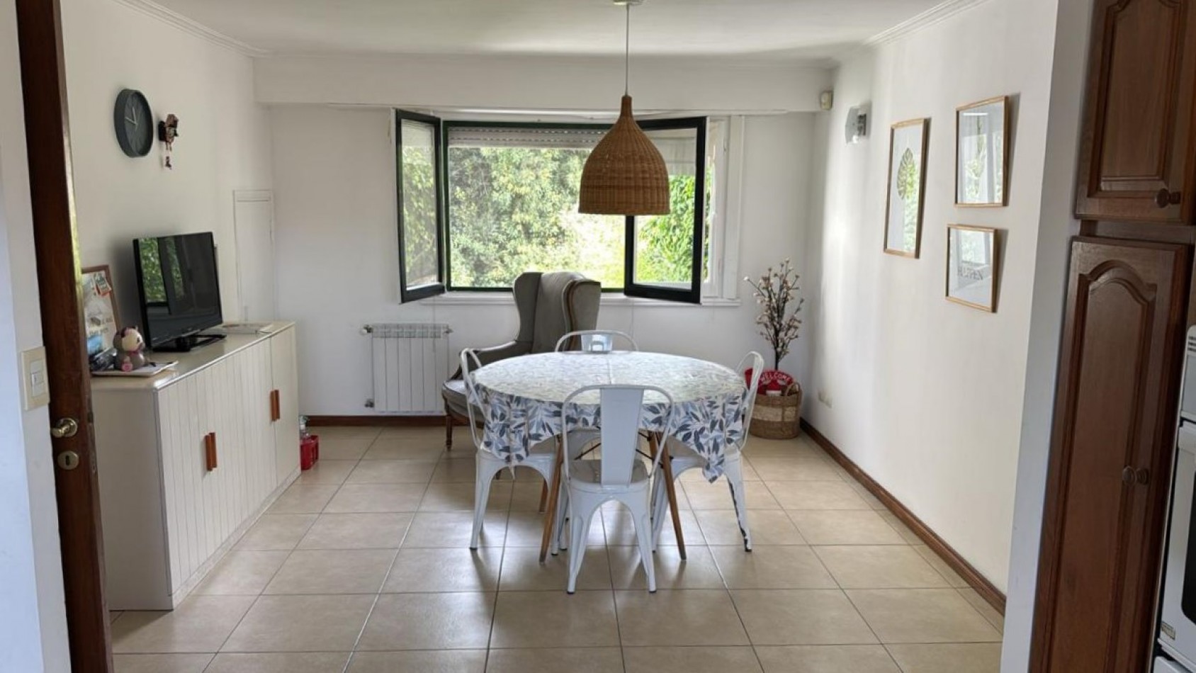 Alquiler - Viamonte 3431 - Excelente chalet de 4 ambientes con parque y garaje p/2 autos