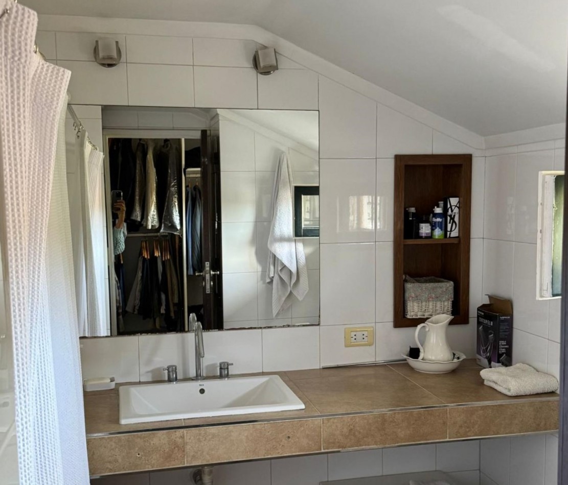 Alquiler - Viamonte 3431 - Excelente chalet de 4 ambientes con parque y garaje p/2 autos