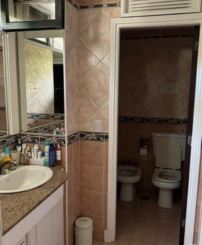 Alquiler - Viamonte 3431 - Excelente chalet de 4 ambientes con parque y garaje p/2 autos