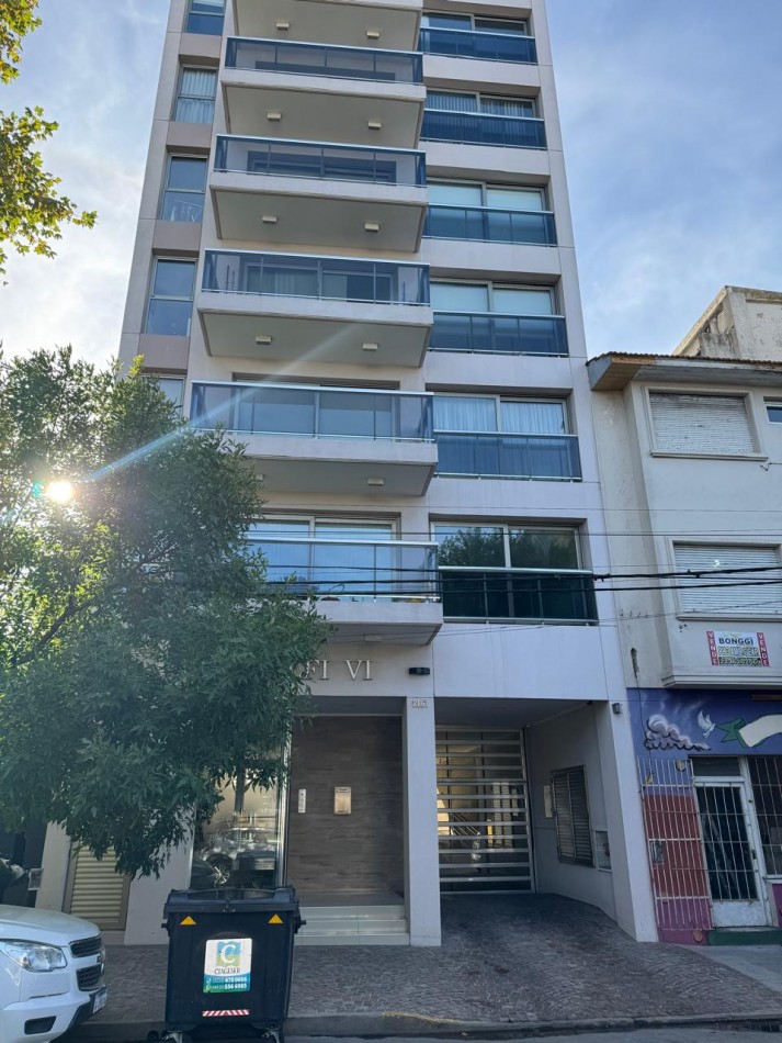 Alquiler - Hipolito Yrigoyen 2861 - Edif. Delfi VI - Departamento 2 ambientes a la calle con cochera