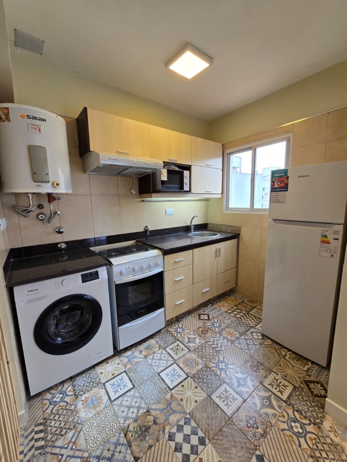 Belgrano 2350 - Departamento 2 ambientes con balcon a la calle, reciclado y amoblado